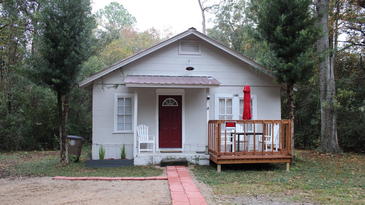 Mobile Cottage | Cozy cottage minutes from downtown Mobile, Bel Air mall, Top Golf, and more.