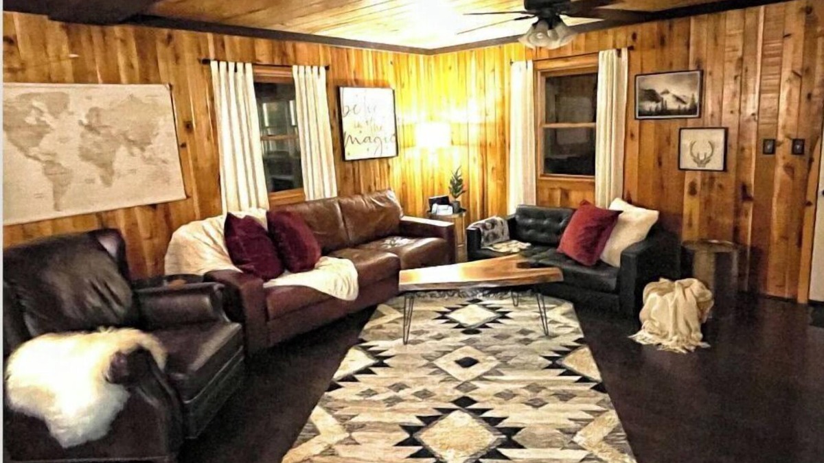 Snowshoe Cabin | Cozy Cottage - Minutes from Snowshoe Ski Resort!
