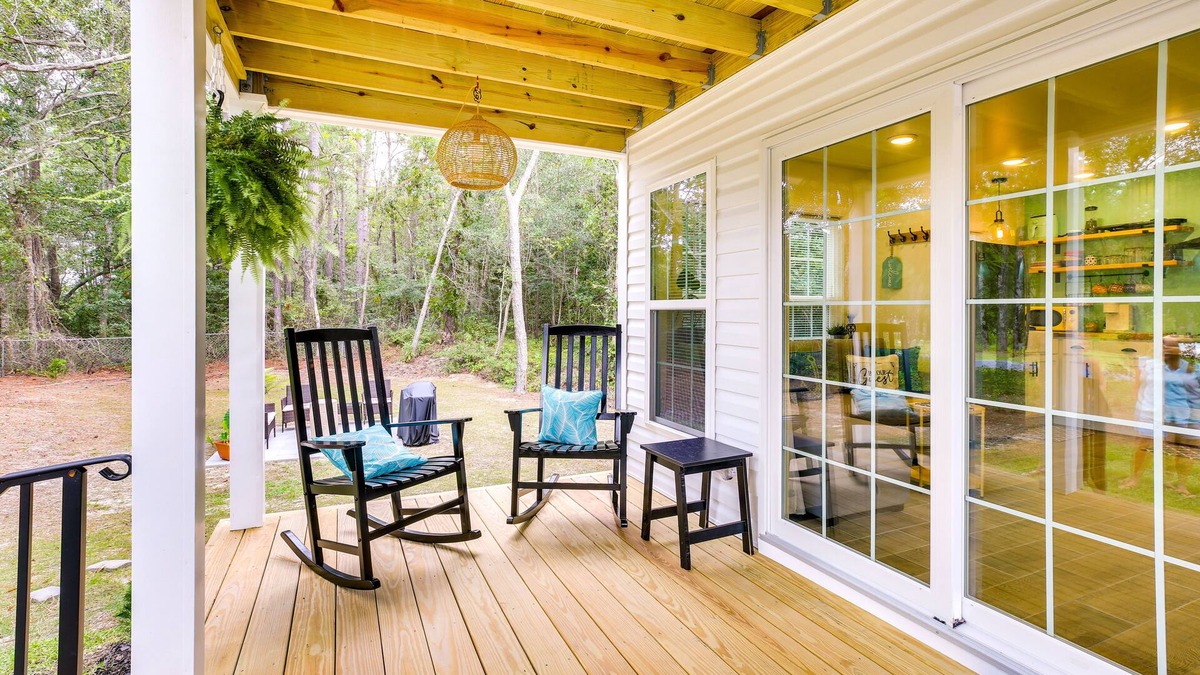 Southport Cottage | Cozy Cottage: Minutes to Downtown Southport!