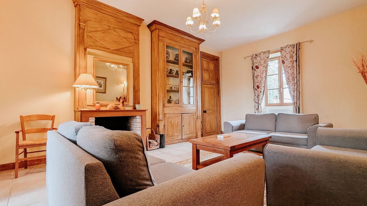 Arthon Cottage | Cozy Cottage Near Châteauroux, Countryside Views, Wi-Fi, Garden, Close to Historic Sites