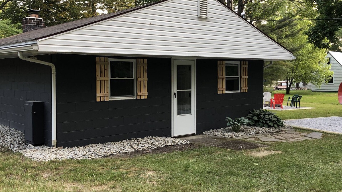 Pymatuning Central Cottage | Cozy cottage near Pymatuning Lake!