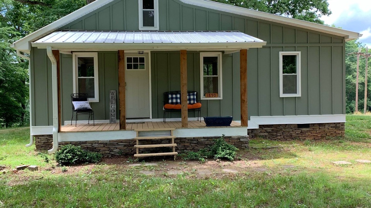 Madison House | Cozy Cottage near the Dan River