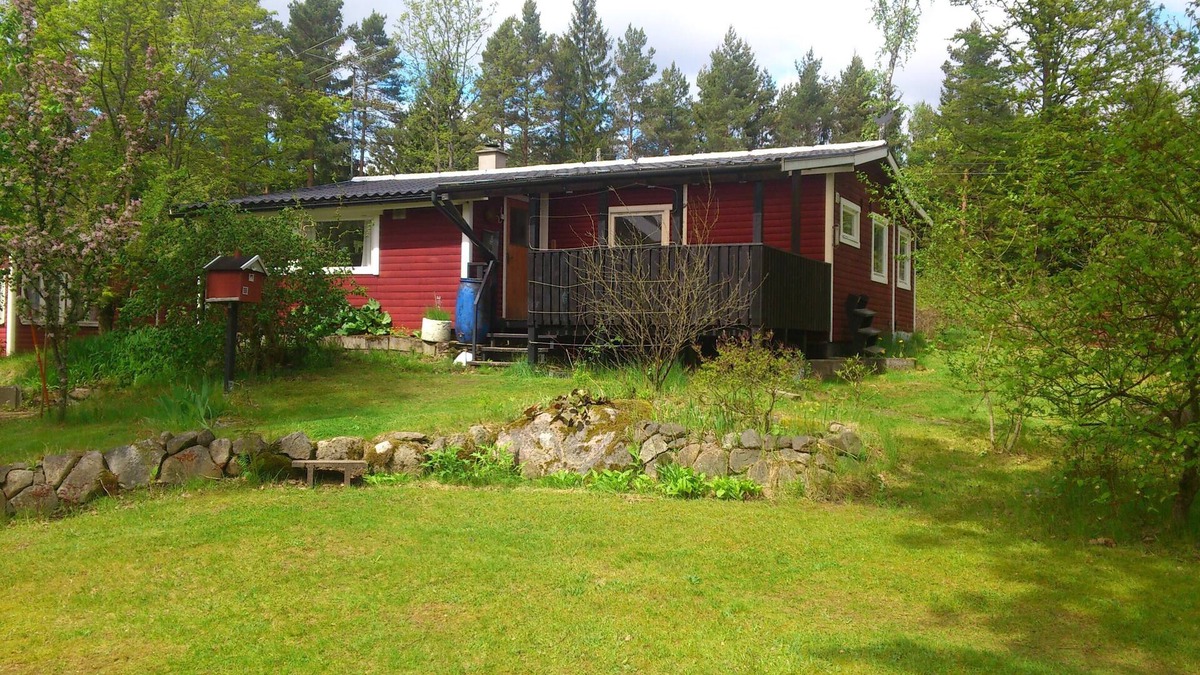 Hallaryd Cottage | Cozy cottage near the lake, including free Wi-Fi and own rowing boat