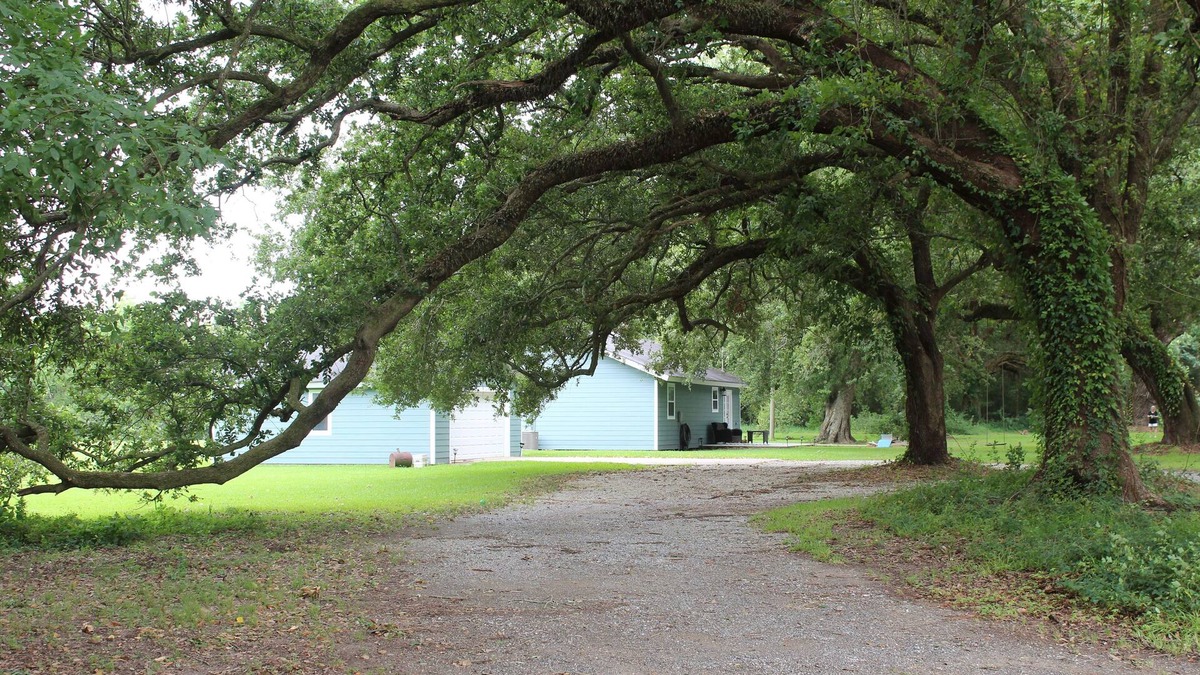 Lake Charles Cottage | Cozy Cottage near the lake (Big Lake, LA)