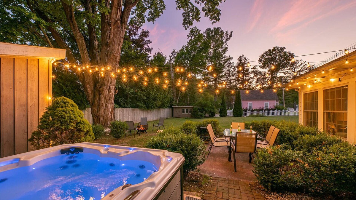 Walloon Lake Cottage | Cozy Cottage near Lake & Skiing, Hot Tub, fireplace & Fire-pit, Pets Allowed