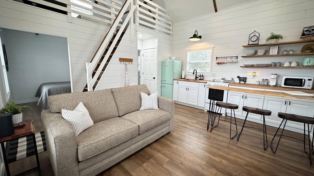 Dry Ridge Cottage | Cozy Cottage on 250 Acre Farm near Ark: No Cleaning Fee!