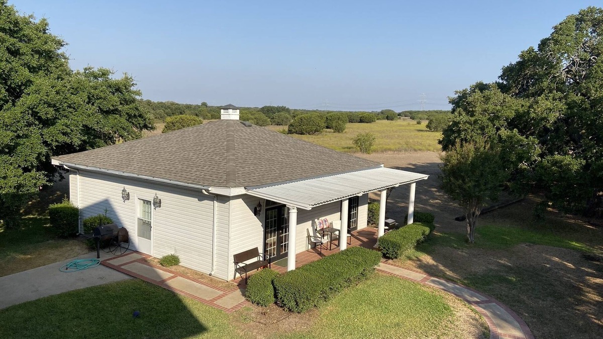 Salado House | Cozy cottage on 57 acre farm