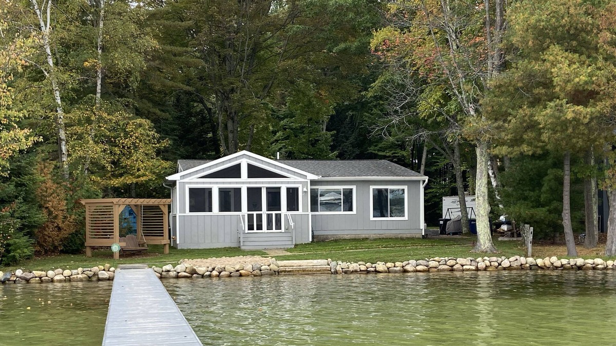 Interlochen Cottage | Cozy Cottage on a beautiful 2,000 acre lake.