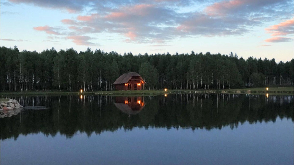 Tyringe House | Cozy cottage on a horse farm, just a stone's throw from Lake Finja.