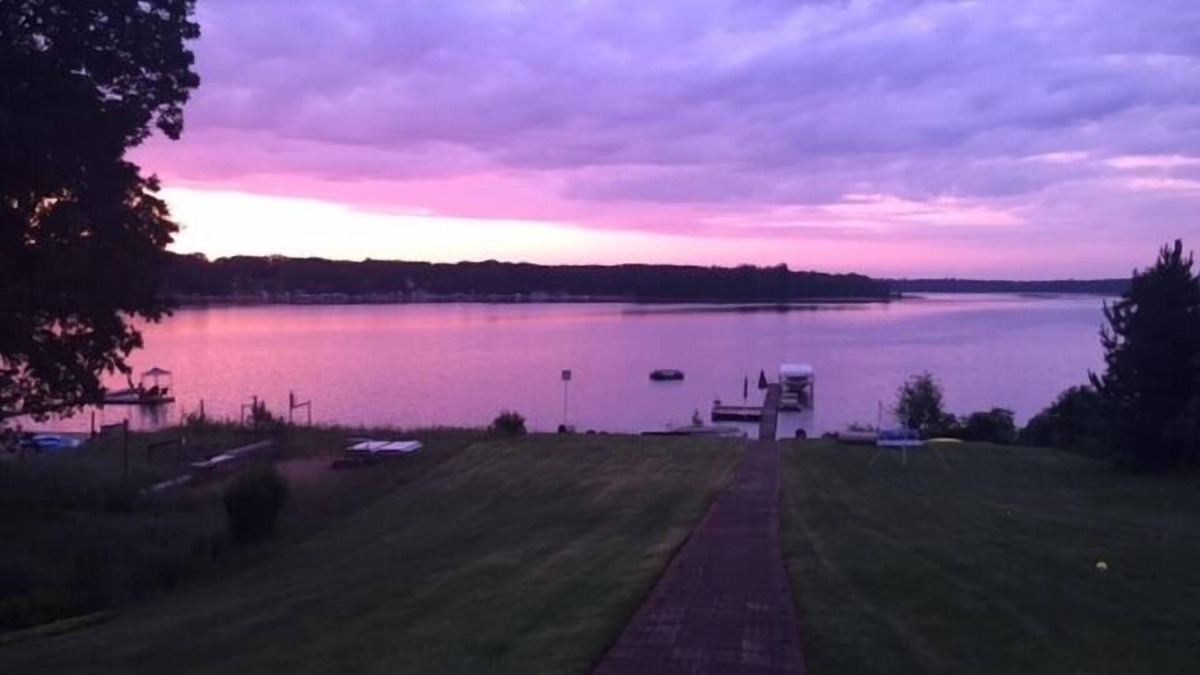 Baldwin Cottage | Cozy cottage on Big Star Lake with sunset views and family fun!