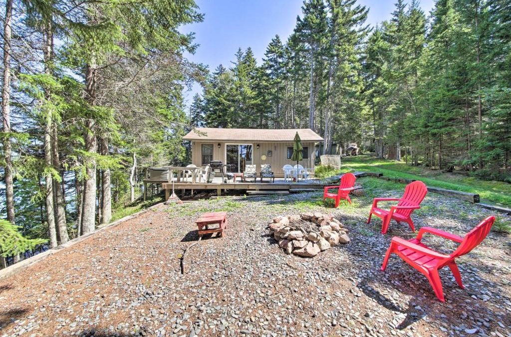 Stonington House | Cozy Cottage on Cat Cove with Wraparound Deck!