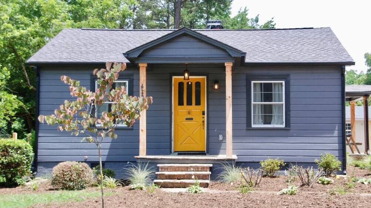 North Charlotte Cottage | Cozy Cottage on Food Forest in the Heart of Charlotte!