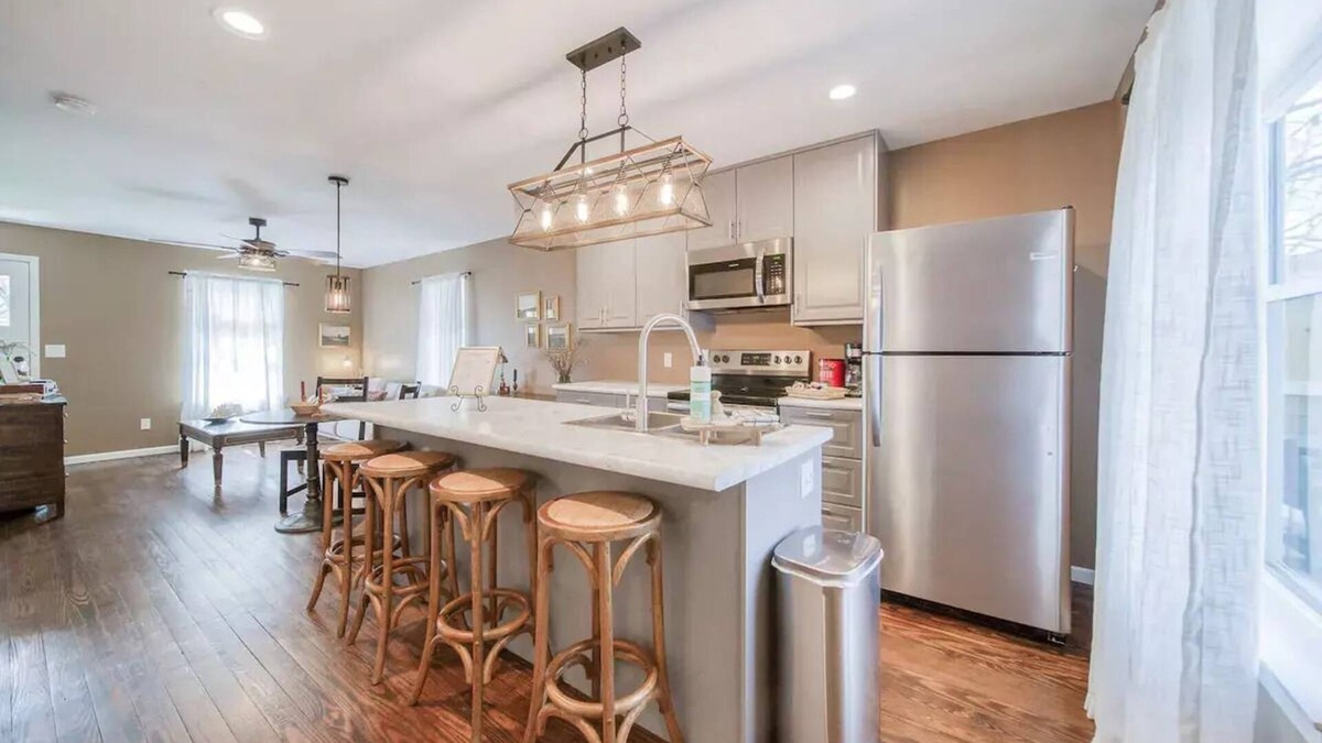 St. James Cottage | Cozy Cottage on Historic Route 66, minutes away from Wineries & Restaurants.