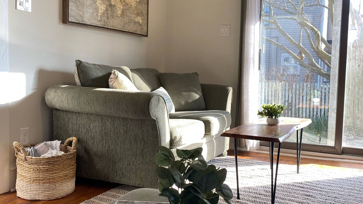 Village Green House | Cozy cottage on iconic tree lined Washington Street