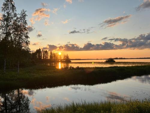 Kyyjarvi House | Cozy cottage on lake