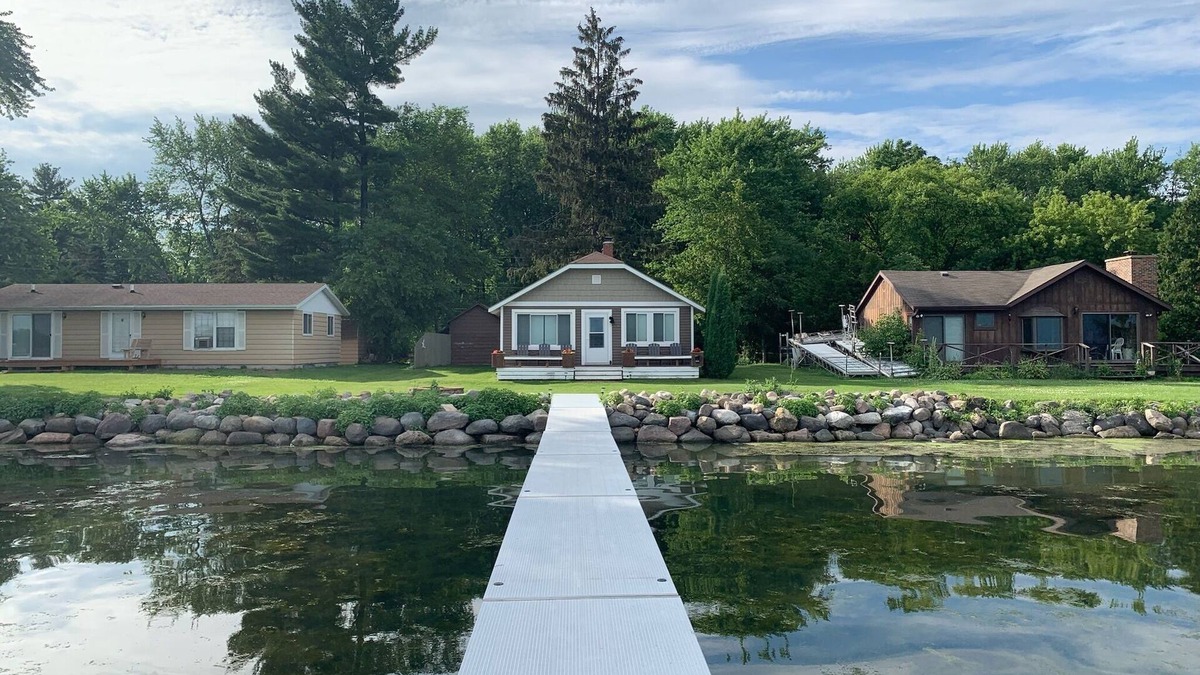 McFarland Cottage | Cozy Cottage on Lake Kegonsa