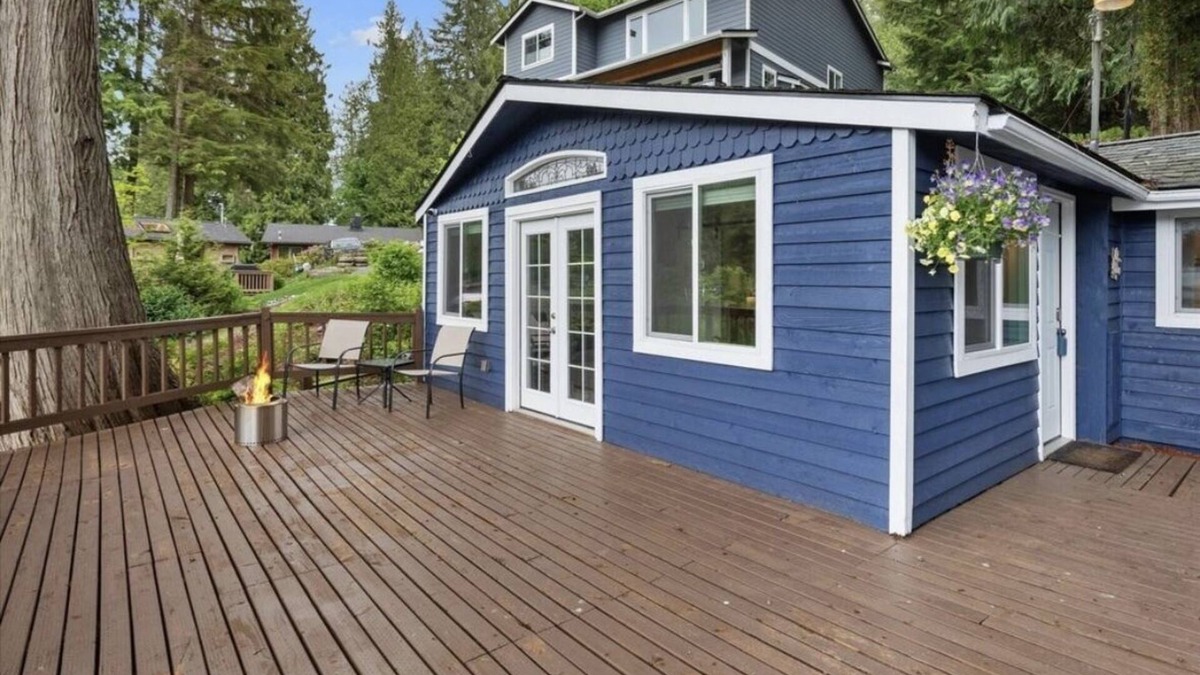 Lake Roesiger Cottage | Cozy Cottage on Lake Roesiger with View of Mt. Pilchuck from the dock