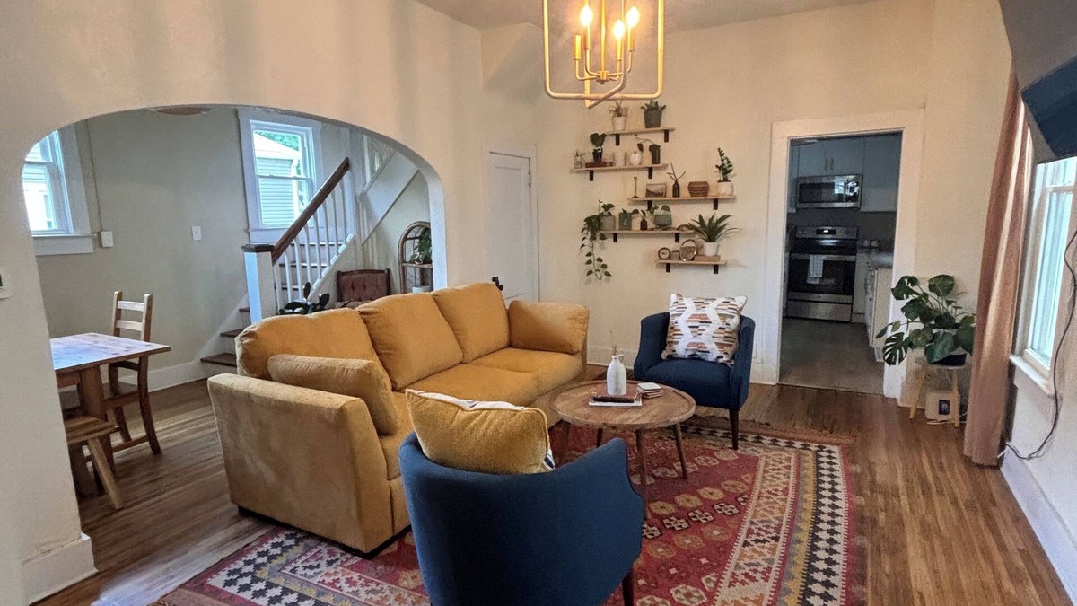 New Albany House | Cozy Cottage on Spring-Centrally Located and 10 mins from downtown Louisville