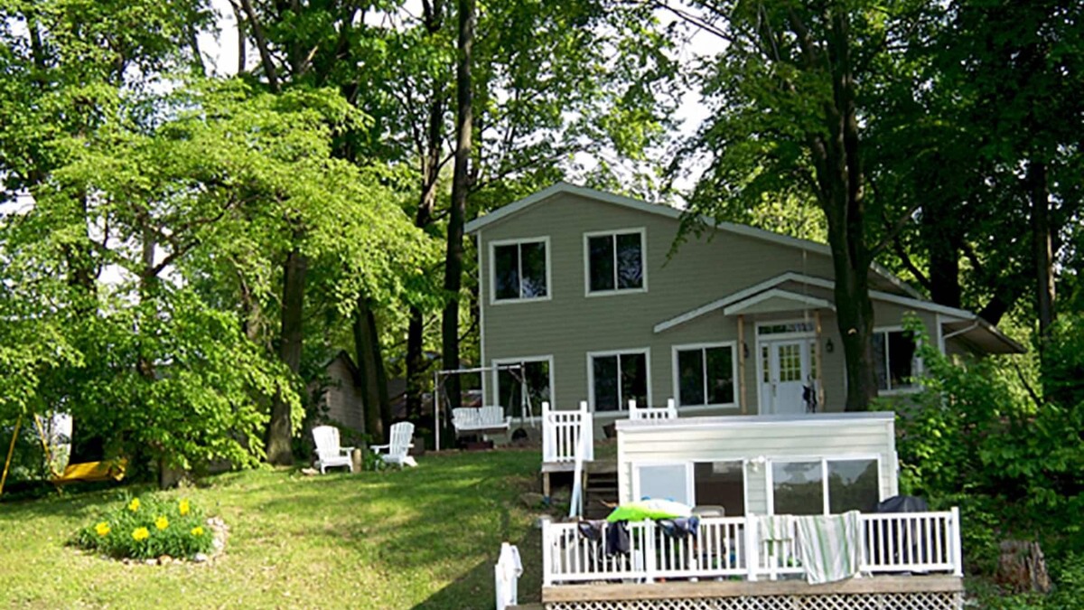 New Carlisle Cottage | Cozy Cottage On The Lake
