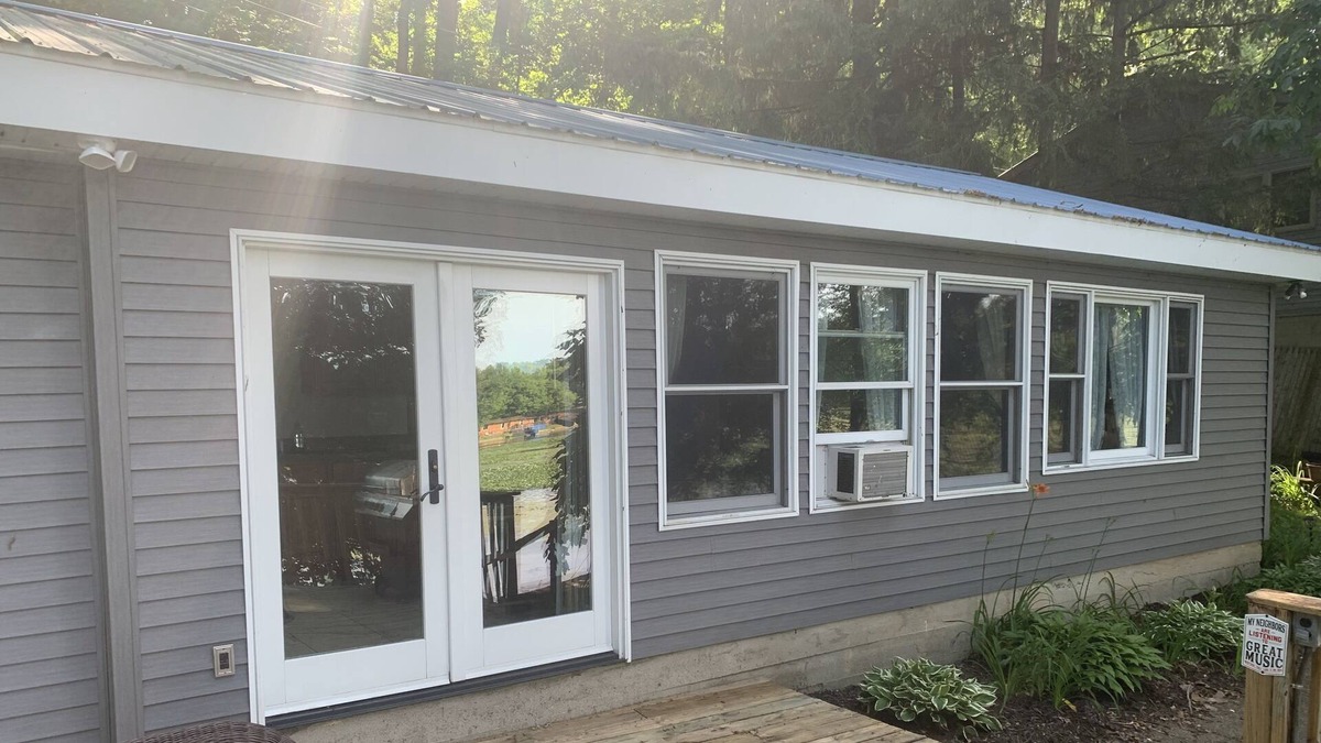 Reading Cottage | Cozy cottage on the water, fishermans dream.