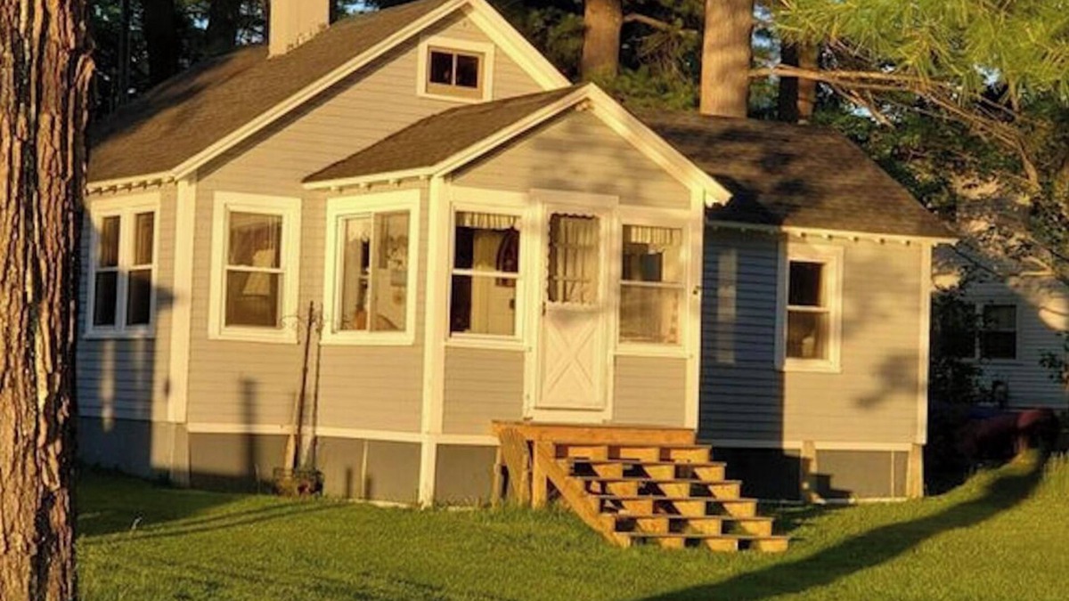 Weeks Mills House | Cozy Cottage on Togus Pond