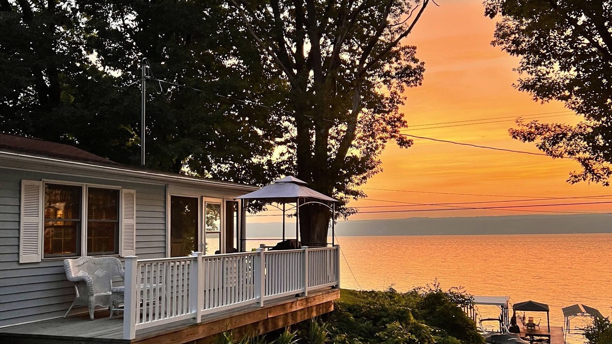 Himrod Cottage | Cozy Cottage Private Dock & 2 Walkable Restaurants