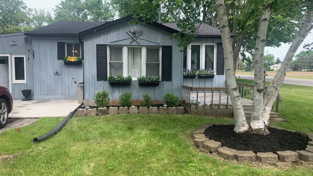 Plympton-Wyoming Cottage | Cozy Cottage Retreat at Lake Huron - Private Beach (Pet Friendly)
