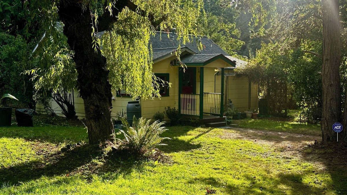 Olympia Cottage | Cozy Cottage Retreat w/Open Air Bath house, one minute walk to Squaxin Park