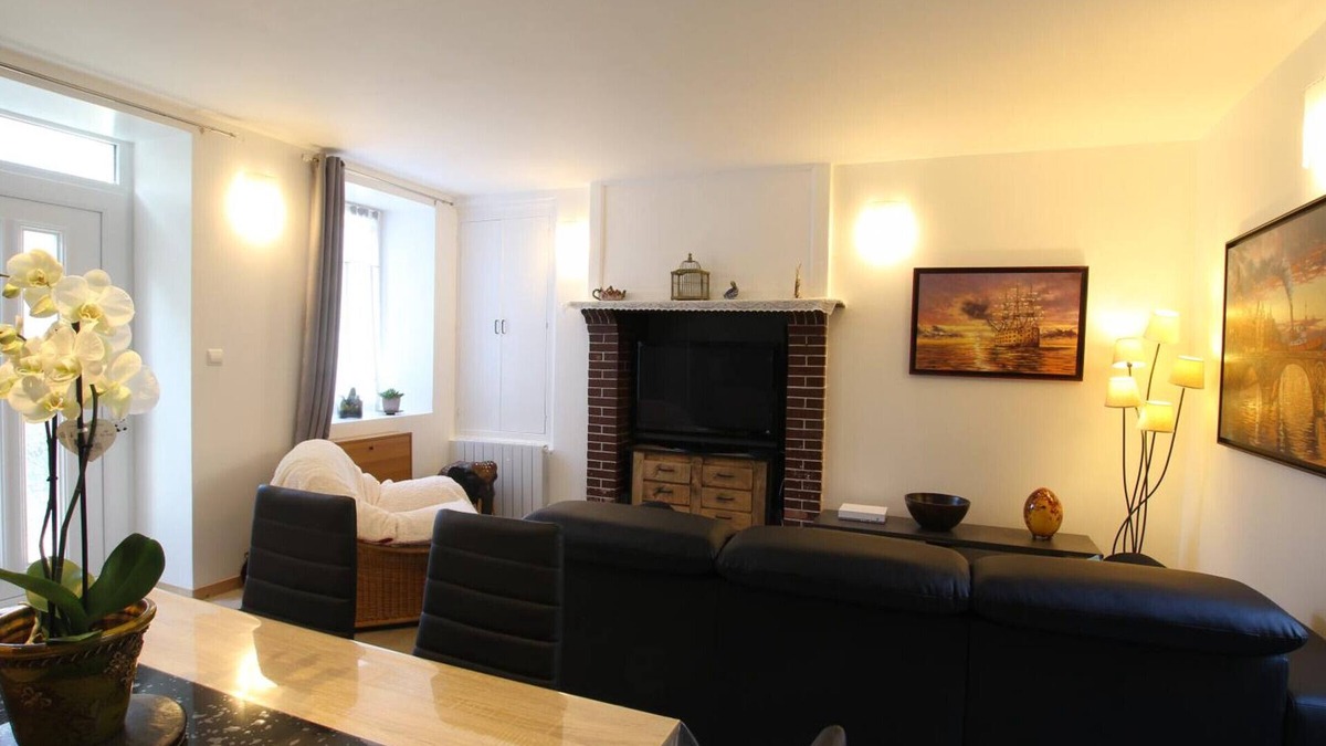 Barfleur Cottage | "Cozy Cottage Steps from Scenic Port with Private Courtyard and Modern Amenities"