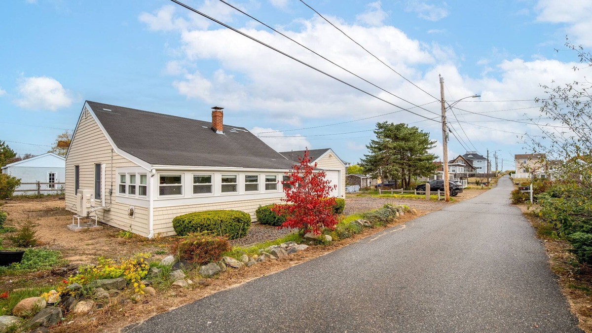 Newburyport House | Cozy Cottage steps from the beach !
