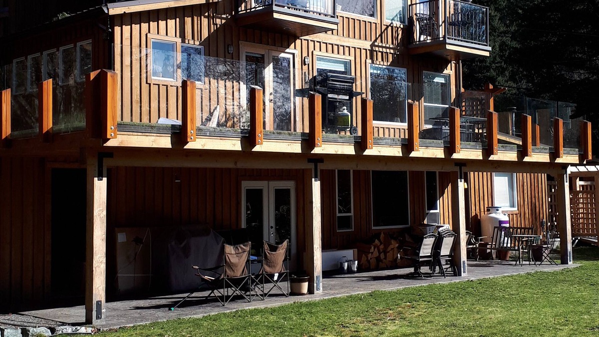 Youbou Cottage | Cozy cottage suite by the lake