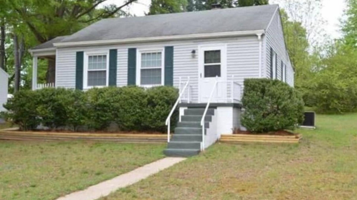 Stoneville House | Cozy Cottage - travelers or contract workers welcome