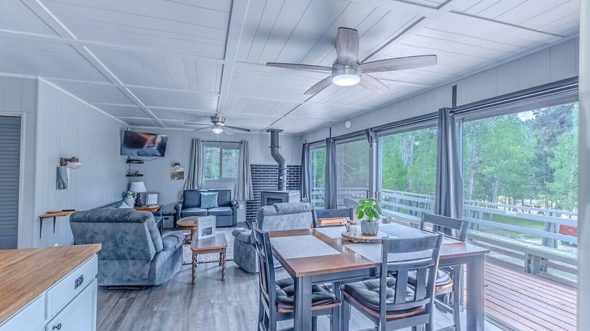 Duck Creek Village Cabin | Cozy Cottage with Stunning Deck Views