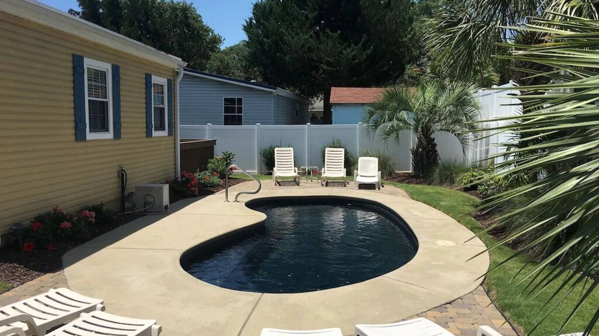 Crescent Beach House | Cozy Cottage with a pool near the Beach! Summer Prices Just Reduced!