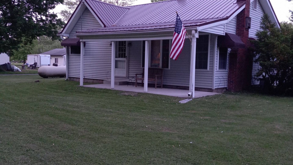 Pymatuning Central Cottage | Cozy cottage across the street from Pymatuning lake