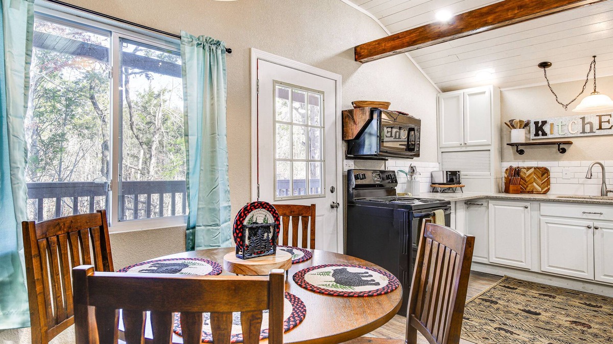 Kodak Cottage | Cozy Cottage w/Pool Btwn Knoxville & Pigeon Forge