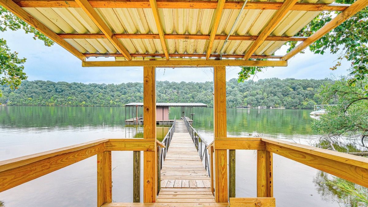 Barnett Cottage | Cozy Cottage w/Deck: Walk to Lake of the Ozarks!
