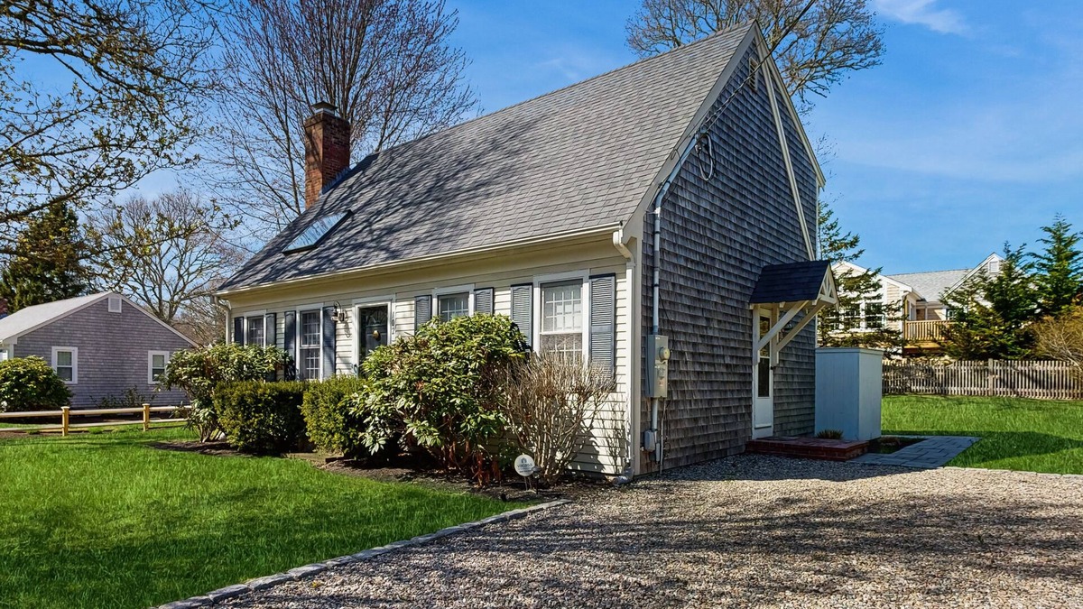Yarmouth Port House | Cozy cottage w/game room & yard: close to beaches & entertainment