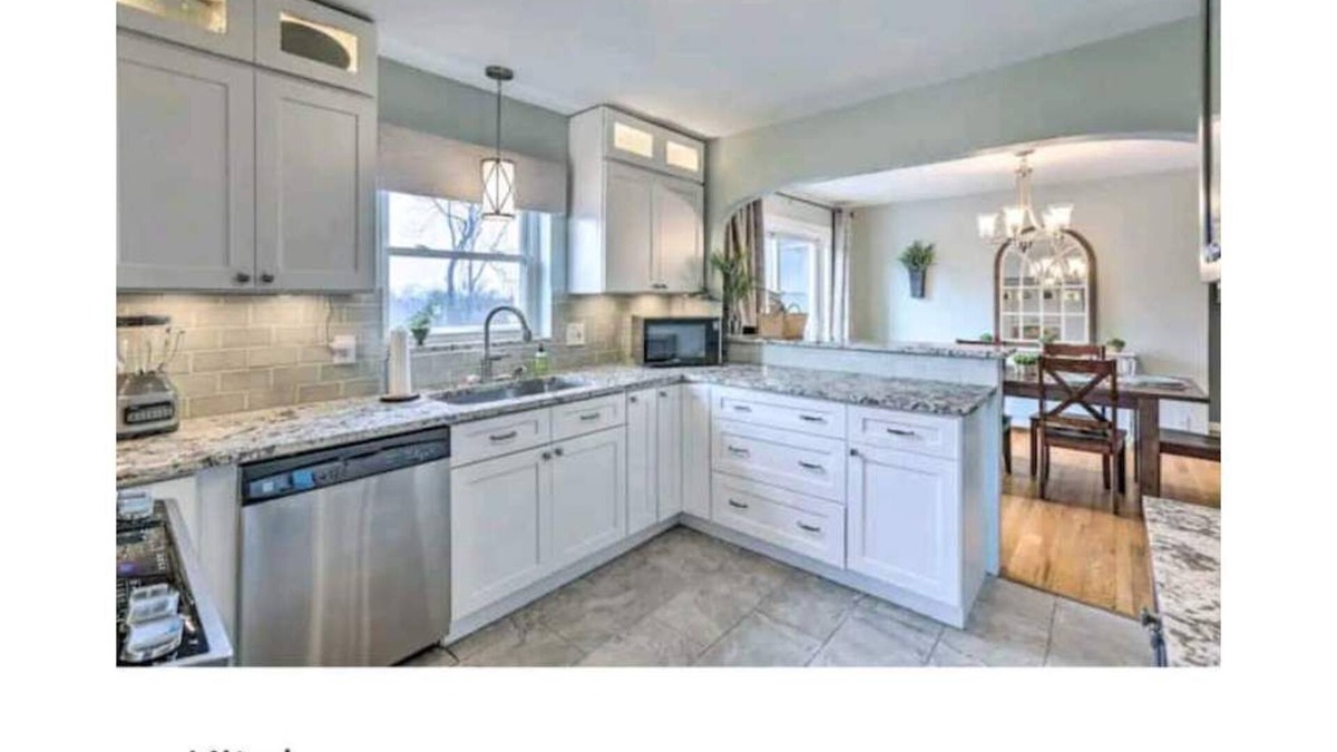 Anderson Township House | Cozy Cottage w/Hot Tub ! Conveniently located, near restaurants & attractions