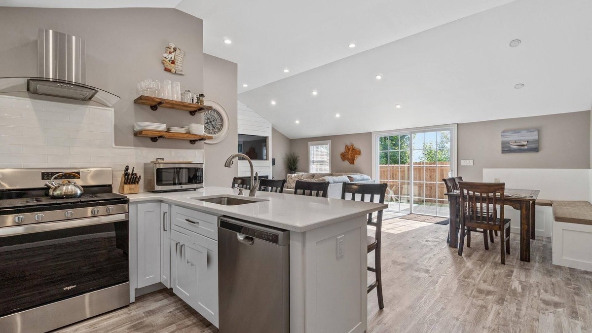 Newburgh House | Cozy cottage w/hot tub, game room & backyard. Close to West Point and Bethel.