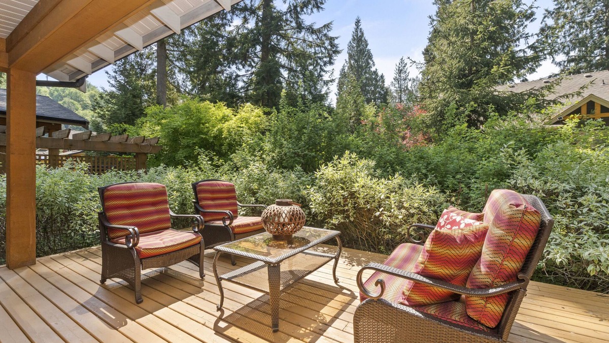 Lindell Beach Cabin | Cozy cottage w/resort style living near Cultus Lake, perfect for a family stay!