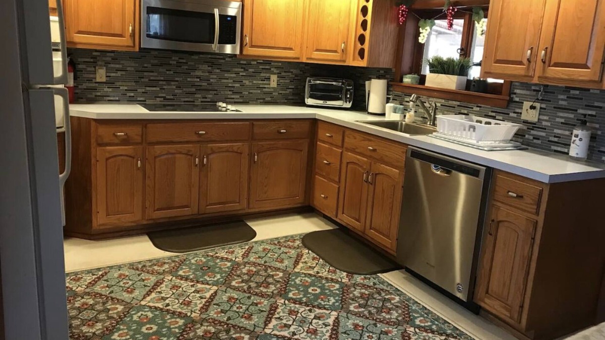 East Stroudsburg Cottage | Cozy cottage w/fire pit, grill, pet friendly,full kitchen w/condiments, coffees.
