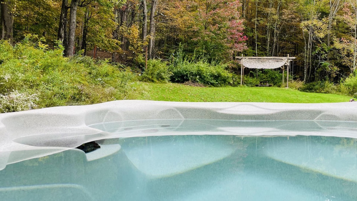Livingston Manor Cottage | Cozy Cottage with Jacuzzi, Fire Pit and Reading Nook!