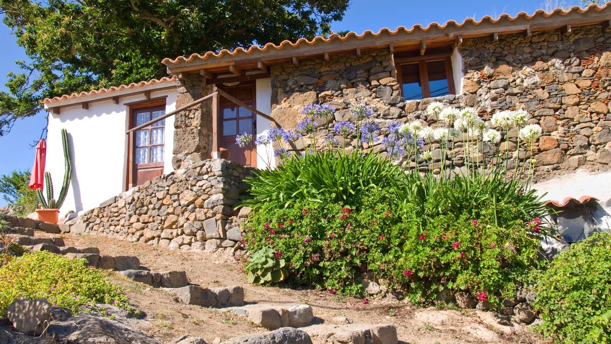 La Solana House | Cozy cottage with a garden in the middle of nature