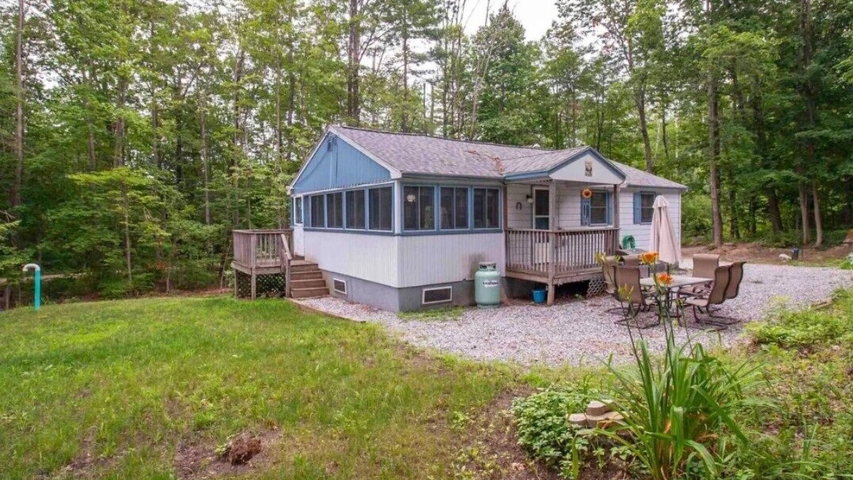 West Alton Cottage | Cozy cottage with AC in charming Alton NH. Near Lake and plenty of attractions.