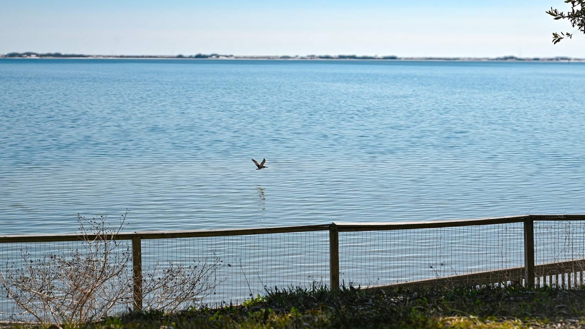 Navarre Cottage | Cozy Cottage with Beach Access
