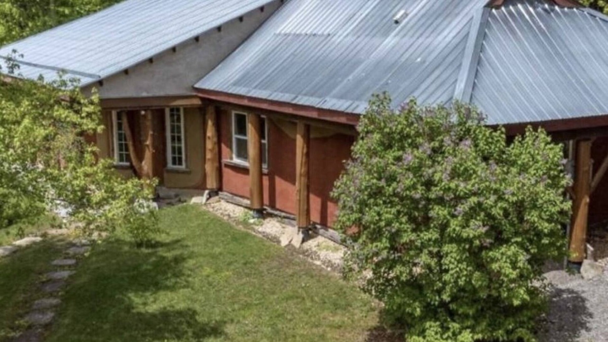 Madoc Cottage | Cozy Cottage with beautiful private 3 acres forest in heart of Madoc/ Marmora ON