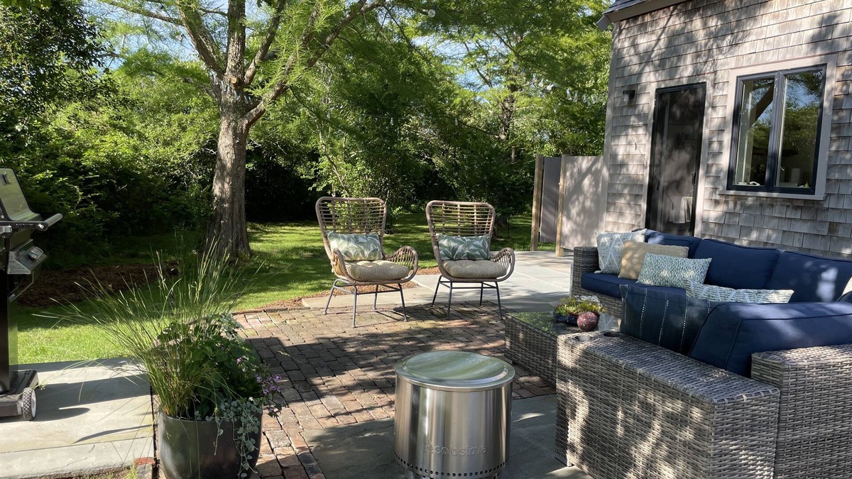 West of Town Cottage | Cozy cottage with easy living half way between Cisco Beach and Nantucket town