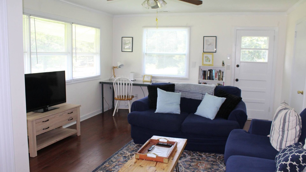 Chickamauga House | Cozy Cottage with Fire Pit - Family & Pet friendly - Near Downtown Chickamauga