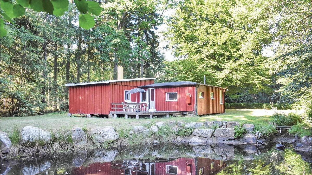 Tjornarp House | Cozy cottage with fireplace on the edge of the forest.